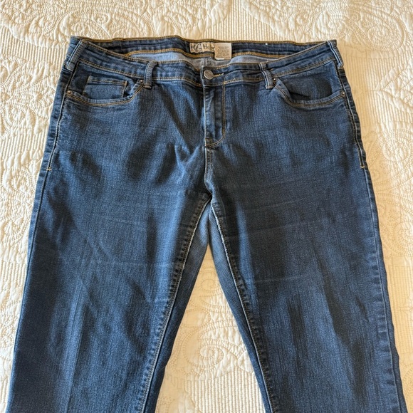 PLUS women's jeans by HYBRID - size 18 - comfortable and classic - Picture 6 of 7